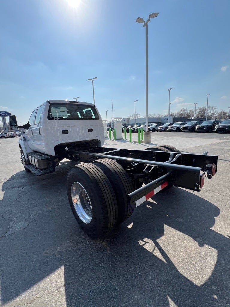 2025 Ford F-750SD Base